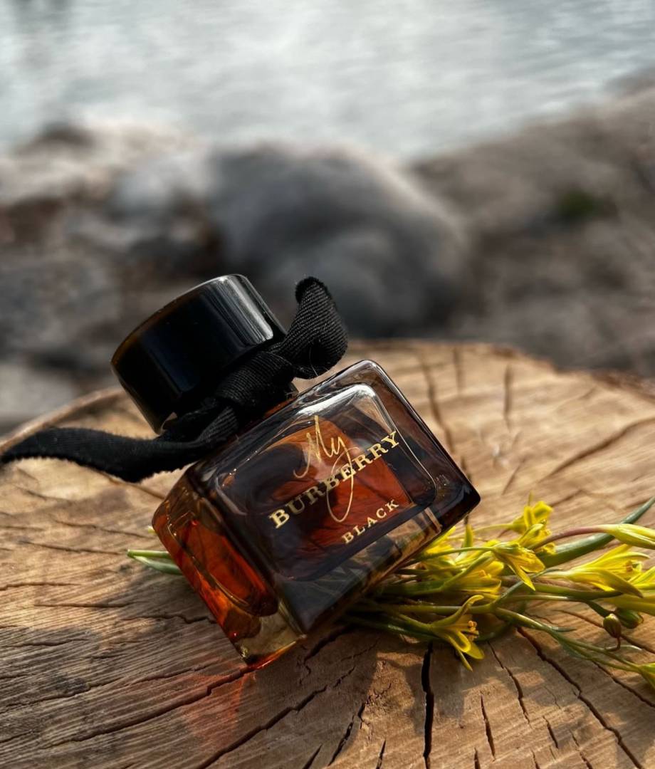 My BURBERR Y BLACK PARFUM view 4